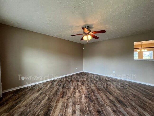 Photo - 420 Mangum Ct