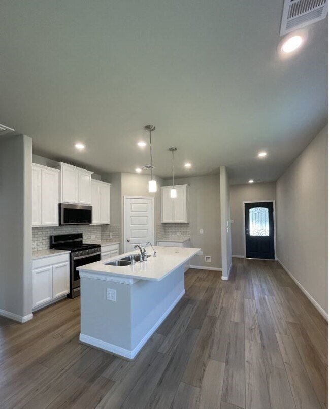 Photo - 7052 Silverleaf Oak St