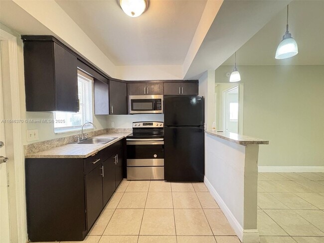 Building Photo - 4340 NW 21st Ave Unit 1 Rental