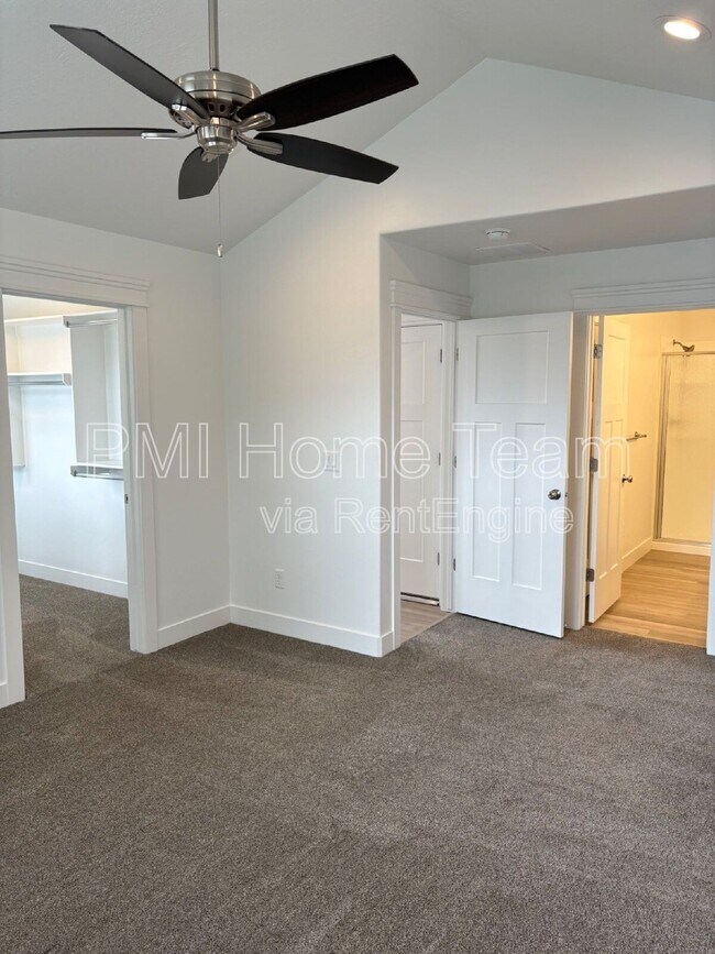 Photo - 618 W Cozy Ln