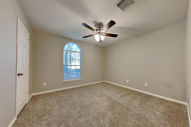 Building Photo - 70 N Creekmist Pl