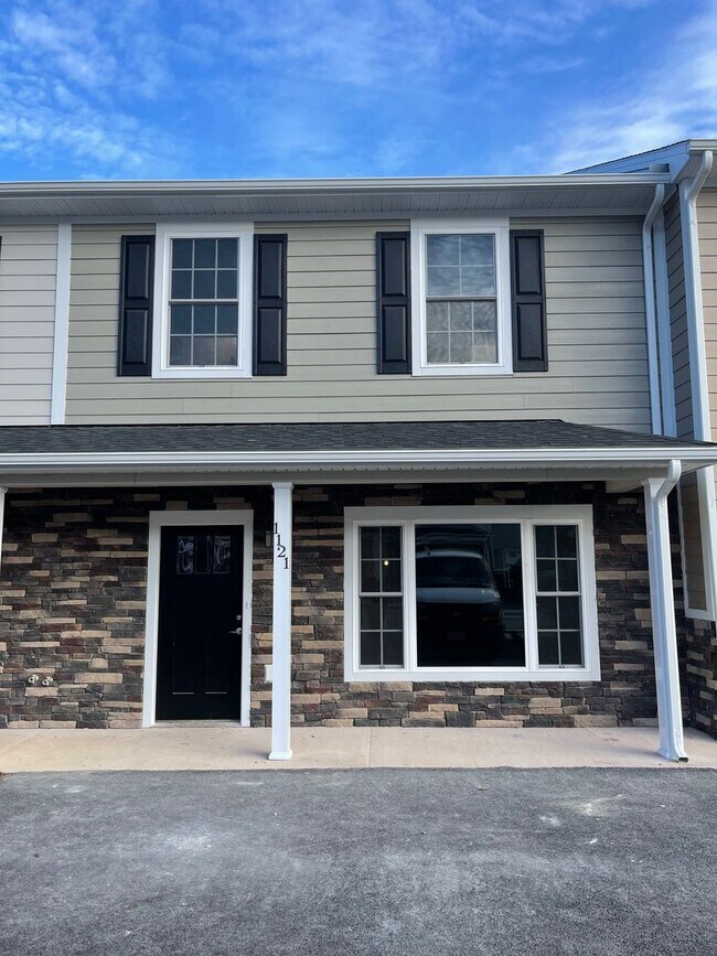 Townhouse for Rent in Crescent Ridge - Townhouse for Rent in Crescent Ridge