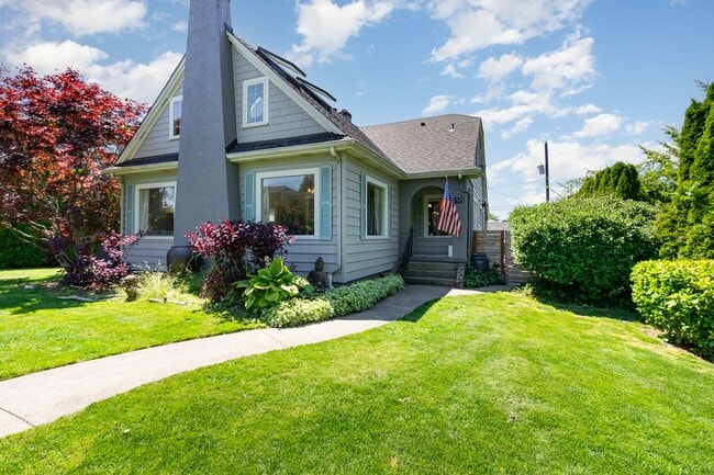 Photo - 1525 45th Ave SW