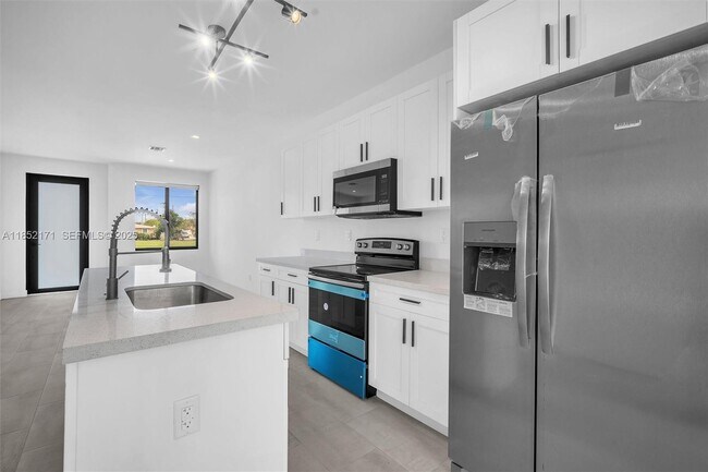 Photo - 309 NW 7th Ct