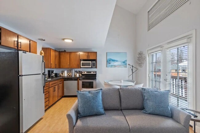 Building Photo - Experience a Stylish Retreat in Spokane’s Heartbeat