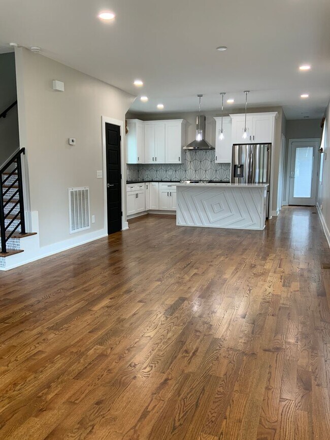 Photo - charming 3 bedroom, 3 bathroom home locate...