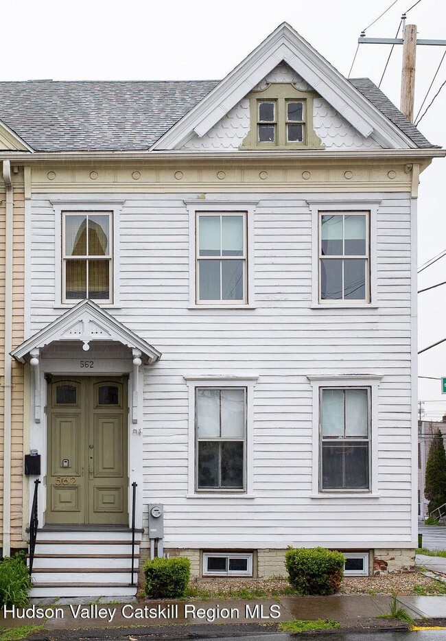 Building Photo - 562 State St