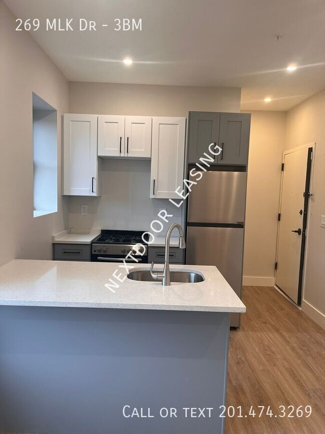 Building Photo - 269 M.L.K. Drive Unit 3BM
