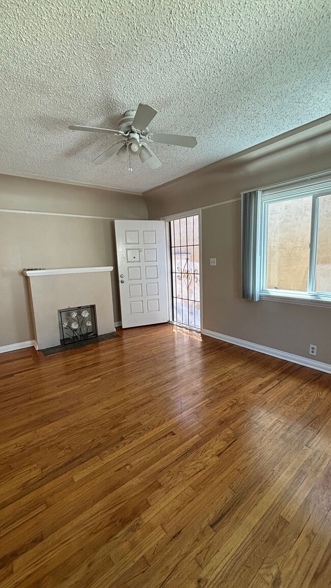 Living Room - 3949 1/2 32nd St Unit 3bed