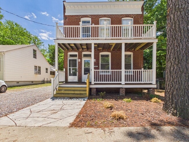 Building Photo - 1703 Oakdale Ave Unit Apt B