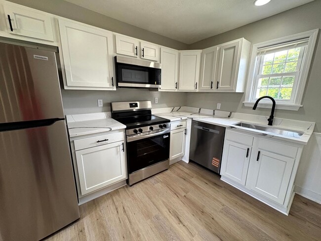 Building Photo - Cute 2 Bedroom / 1.5 Bath home in Penn Tra...