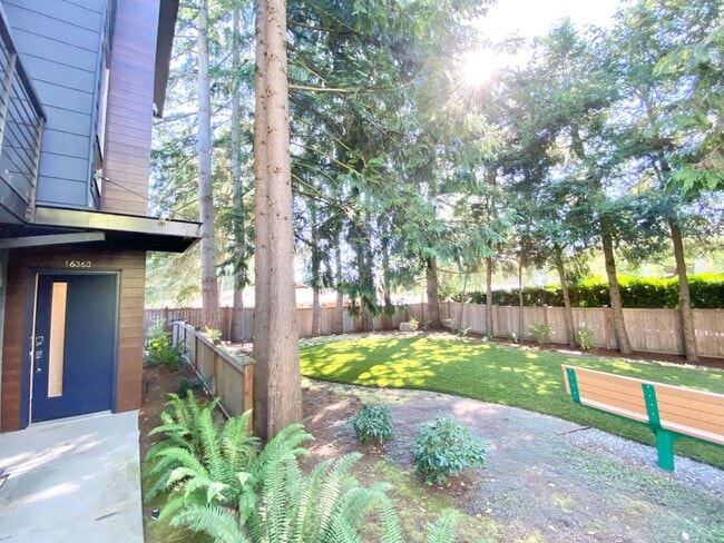 Photo - Built in 2017 – Stunning Modern Home for R...