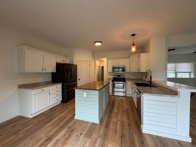 2605 2nd St NE