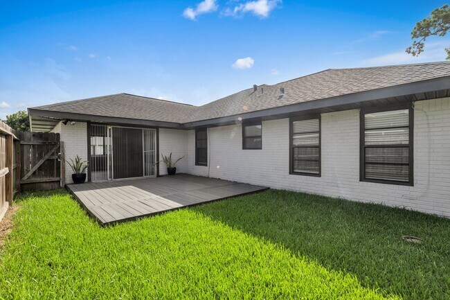 Photo - 3327 Wentworth St