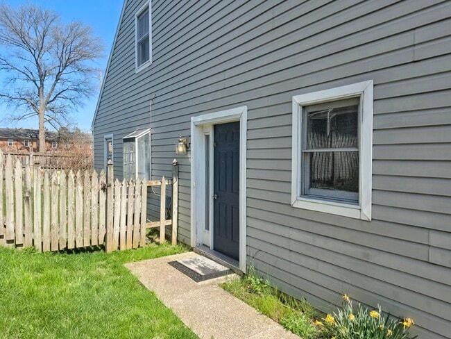 Photo - 391 E Jackson St