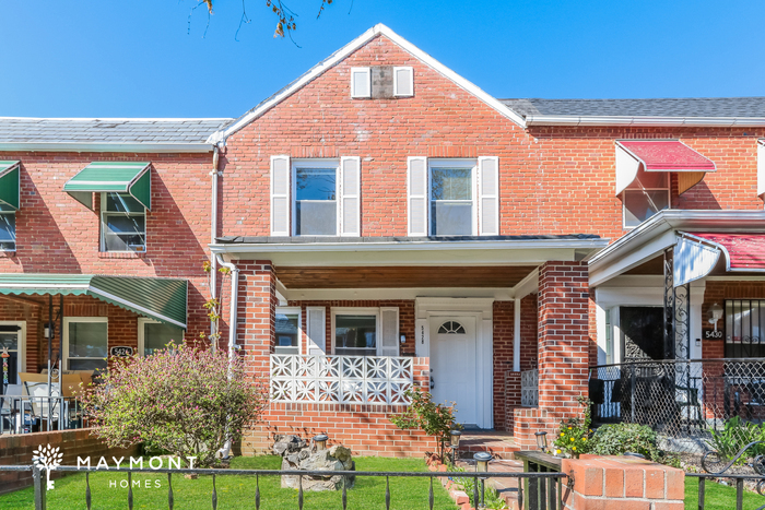Charming Brick Townhome with Finished Base... - Charming Brick Townhome with Finished Base...