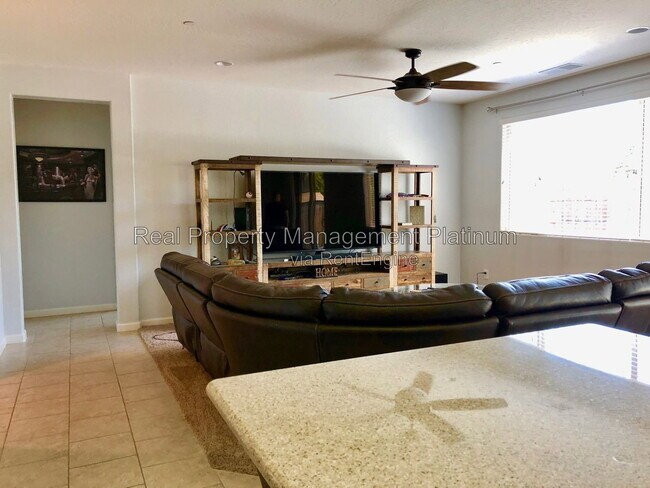 Photo - 3031 N Schneider Ave