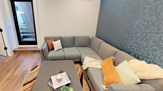 Photo - Furnished Bedroom in NOPA Unidad 6 - 6