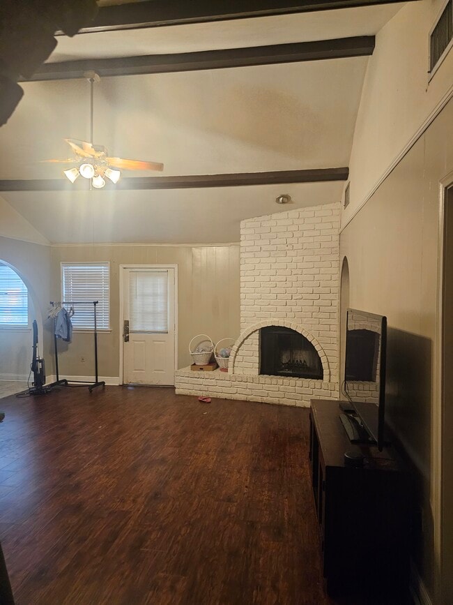 Den w/fireplace + vaulted ceilings