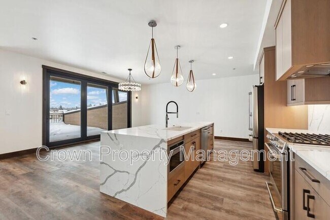 317 Akers Ln
