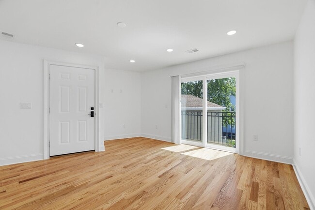 Photo - 14 W 49th St