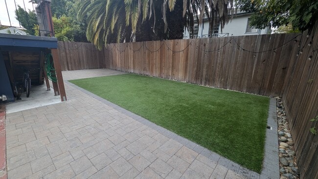 Photo - 552 45 St