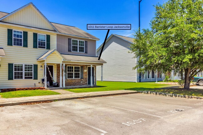 Building Photo - 2 Bed 2.5 Bath Townhome