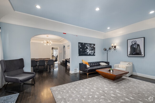 4BR, 3BA - 1,950SF - Living Room