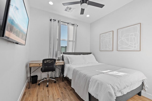 Photo - 3748 E Taylor St Unidad SI ID1244321P