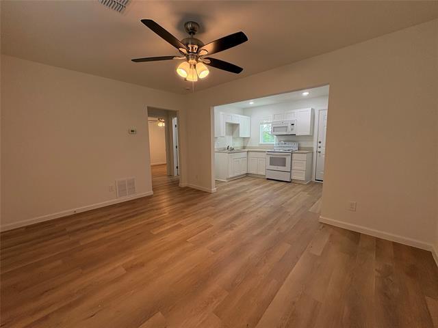 Photo - 206 W Sliger Dr