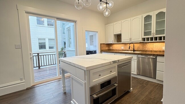 Building Photo - 115 Magnolia St