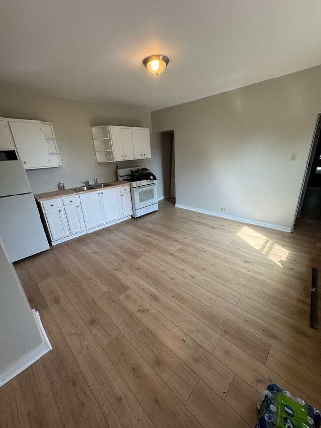 Photo - 1912 Johnson St