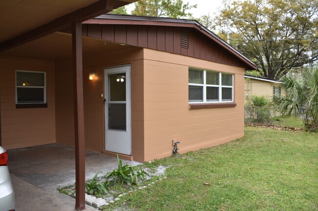 Photo - 2526 Red Robin Dr W