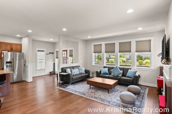 Photo - Gorgeous *Corner Lot* 4 BD* 2.5 BA* Single...