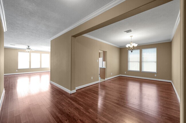 Photo - 952 Crannog Way