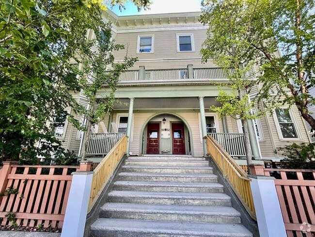 Building Photo - 52 Beacon St Unit 2 Rental