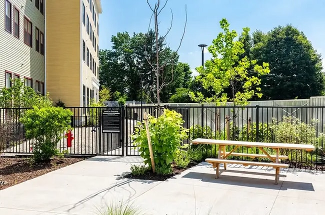 Building Photo - 75 Cowles Ln Unit 75