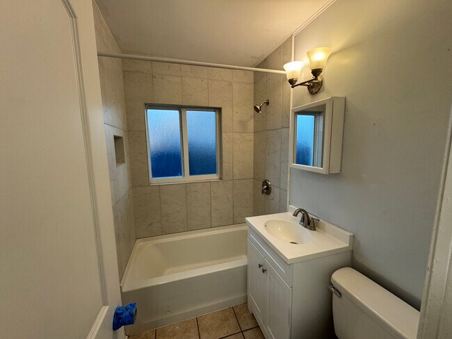 Photo - 140 NE 19th Ave