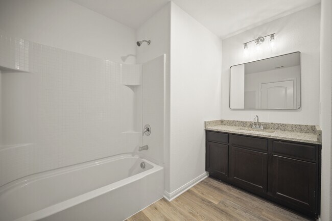 Photo - 14260 Greenhaw Ln