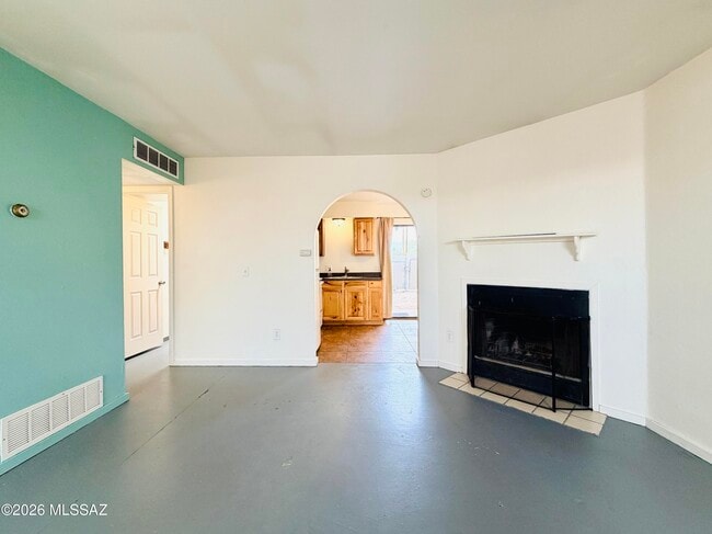 Building Photo - 1028 E Hedrick Dr