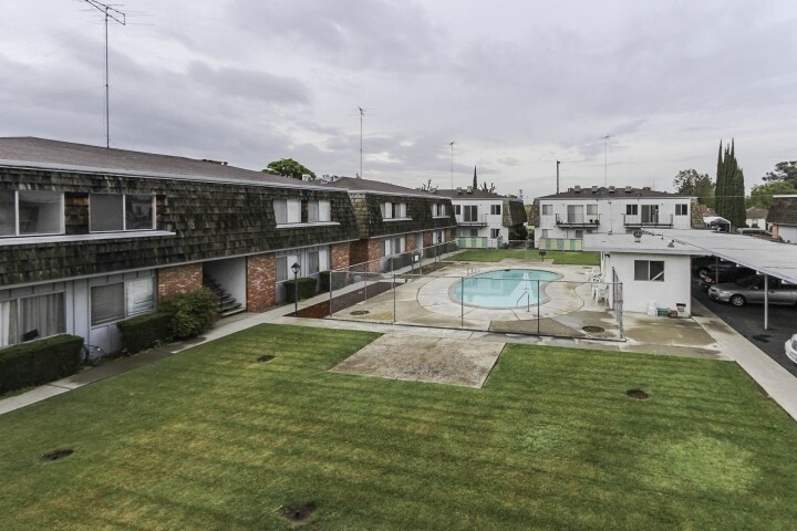 Stewart Apartments - Stewart Apartments