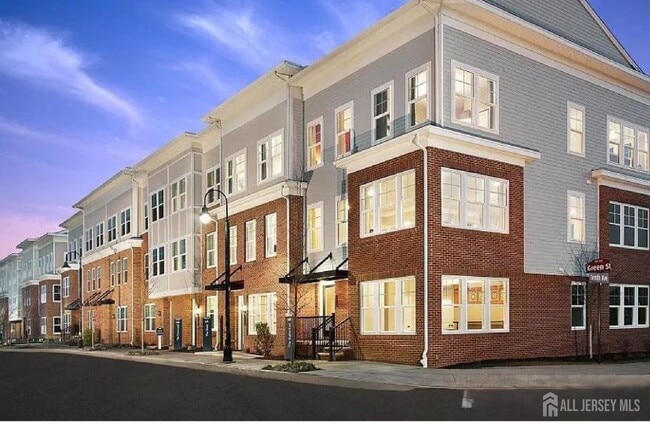 Building Photo - 13 Bond St