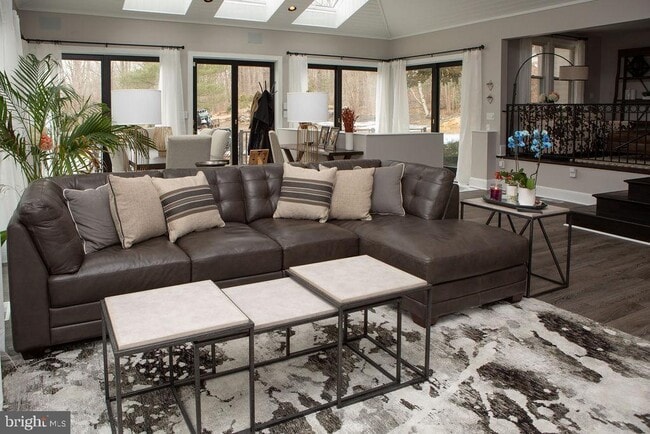 Photo - 15841 York Rd