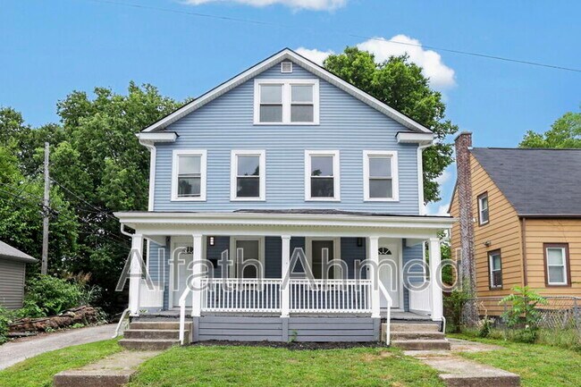 1768 Kent St