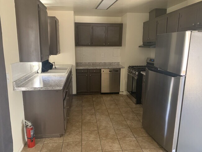 "Charming 3-Bed Oasis in Desert Hot Springs with Granite Touch & Cozy Fireplace!"