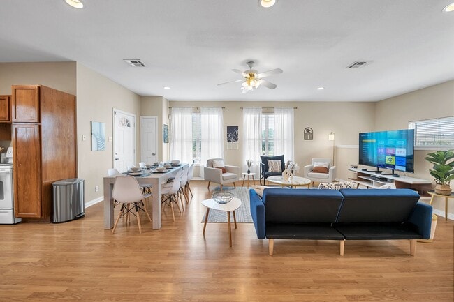 Photo - 1425 E James St Unidad A