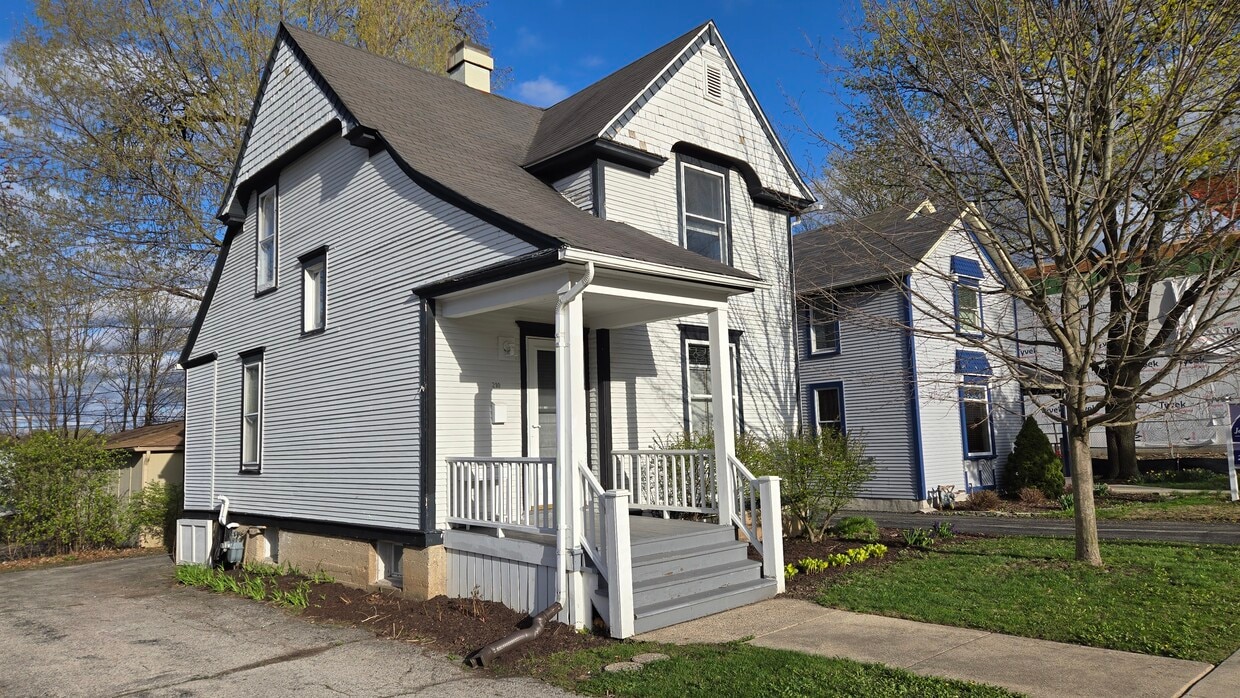 Photo - 210 S 3rd St (St Charles, IL)