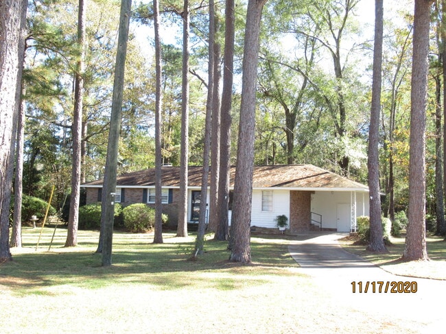 Building Photo - 523 Colonial Dr