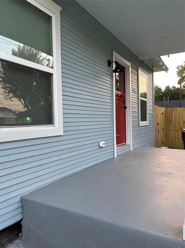 Photo - 2715 Cochran St