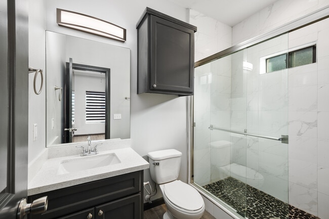 Photo - 1412 Acme Ln Unit APT 3